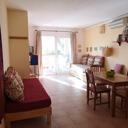 Casa Amarilla Apartment Es Pujols Exterior photo